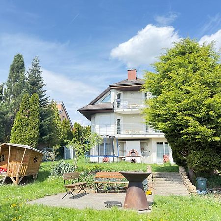 Diamondvilla, 4 Bedroom Apartment, Garden & Spa プラハ エクステリア 写真