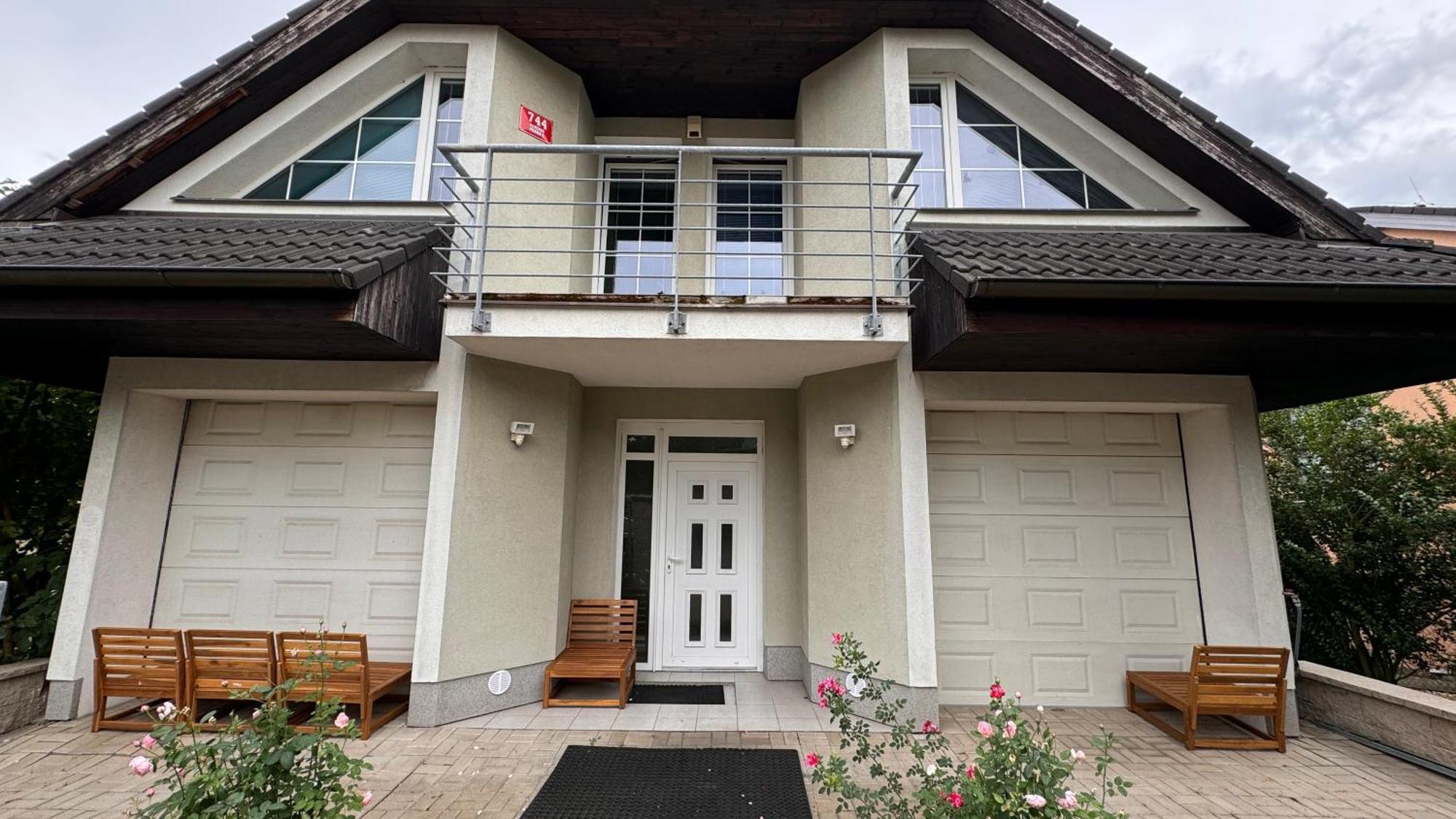 Diamondvilla, 4 Bedroom Apartment, Garden & Spa プラハ エクステリア 写真