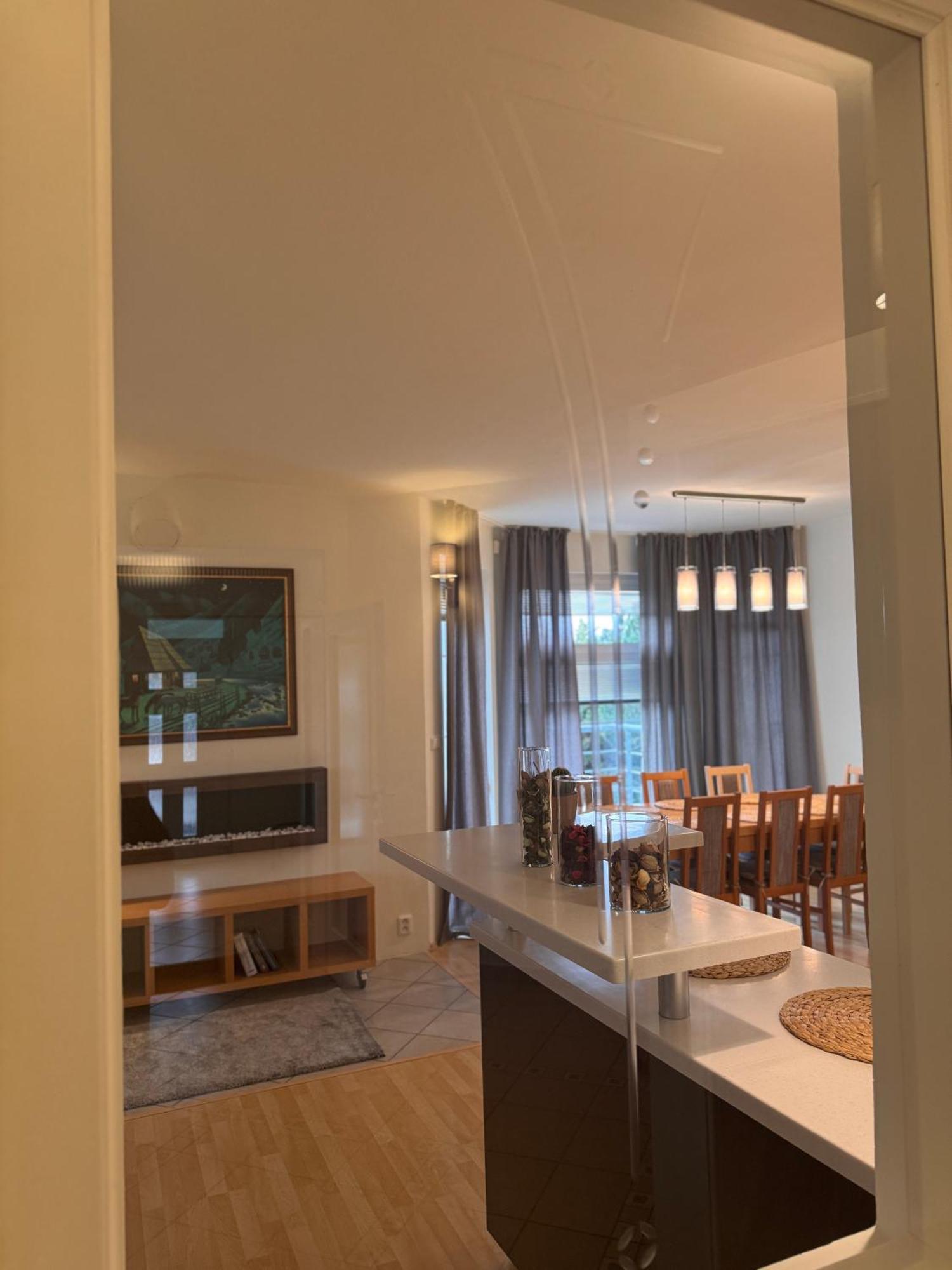 Diamondvilla, 4 Bedroom Apartment, Garden & Spa プラハ エクステリア 写真