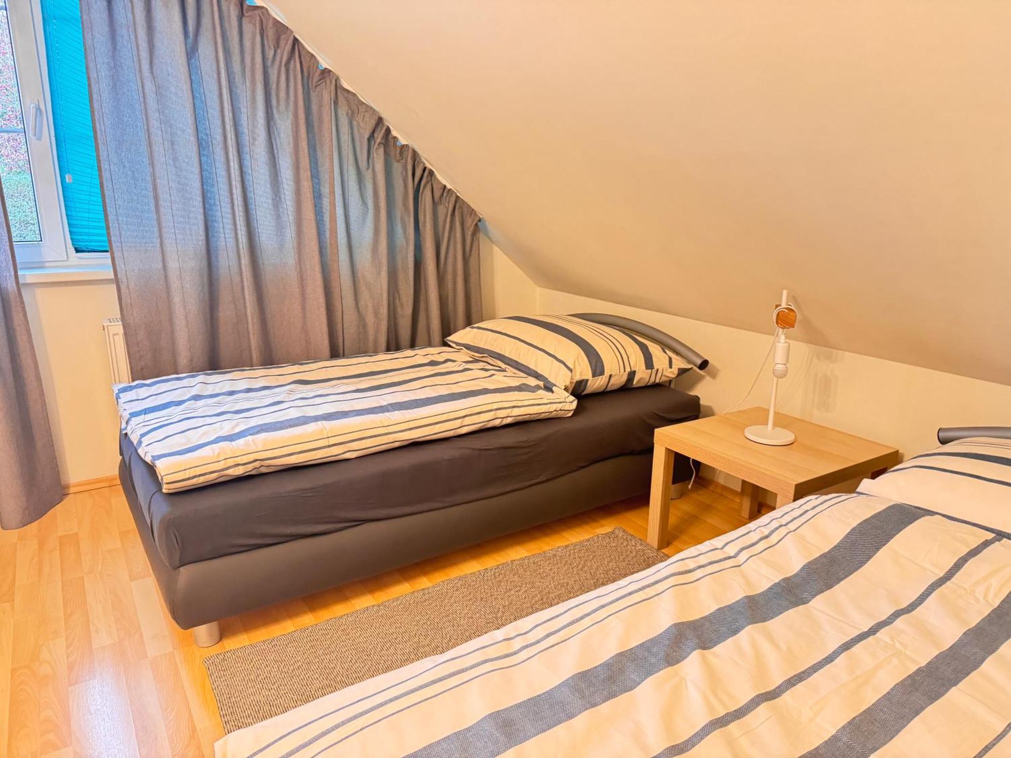 Diamondvilla, 4 Bedroom Apartment, Garden & Spa プラハ エクステリア 写真