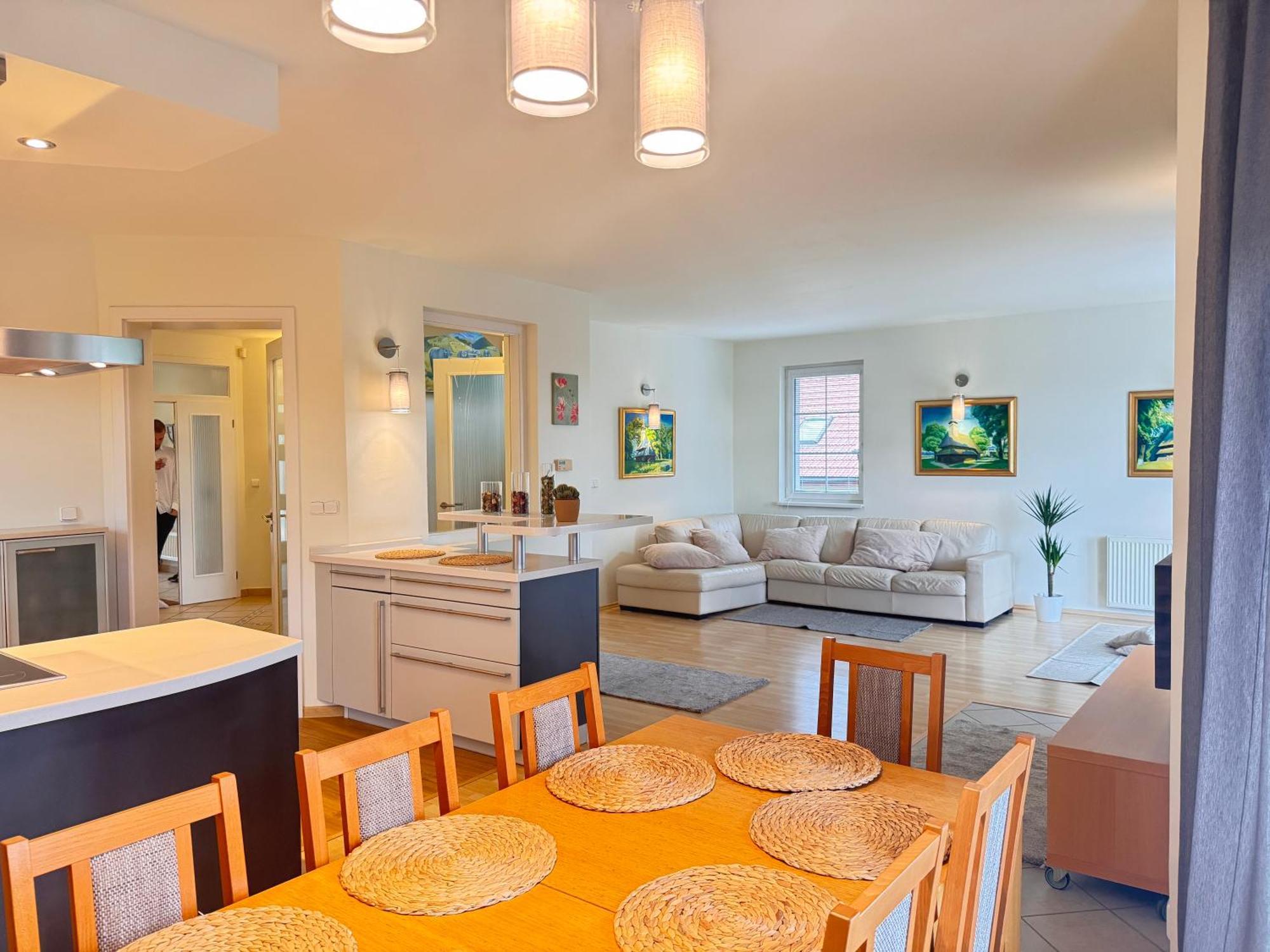 Diamondvilla, 4 Bedroom Apartment, Garden & Spa プラハ エクステリア 写真