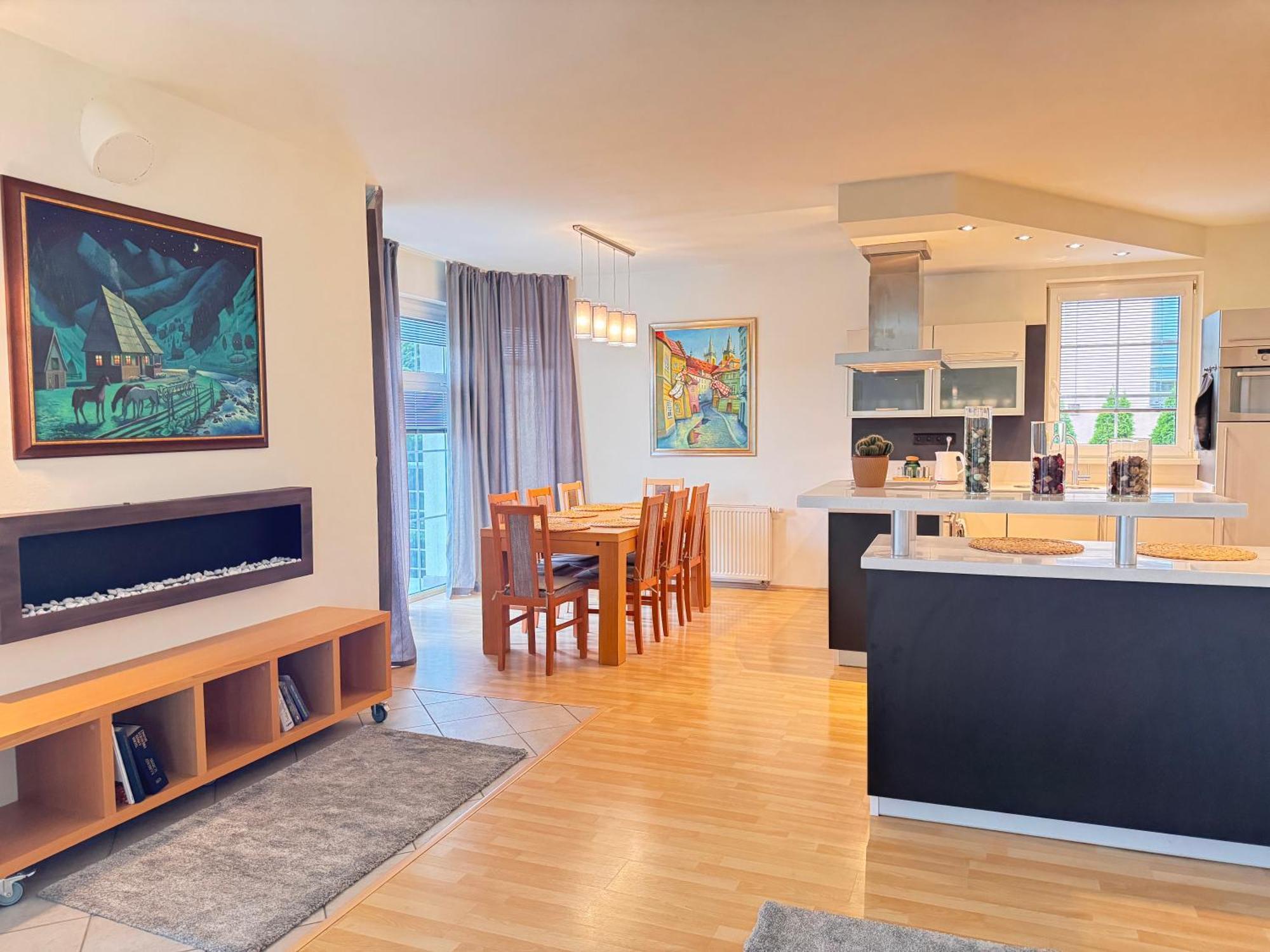 Diamondvilla, 4 Bedroom Apartment, Garden & Spa プラハ エクステリア 写真