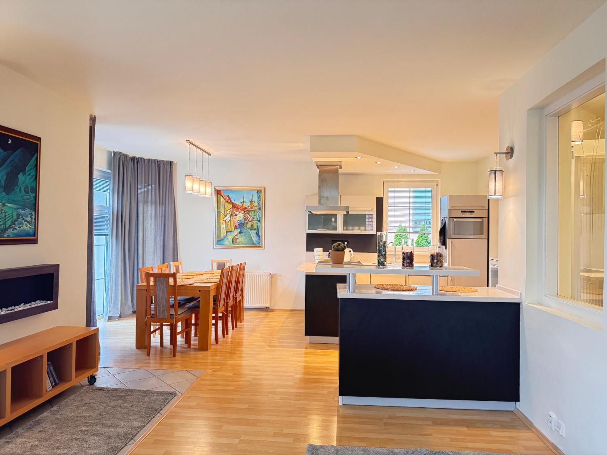 Diamondvilla, 4 Bedroom Apartment, Garden & Spa プラハ エクステリア 写真