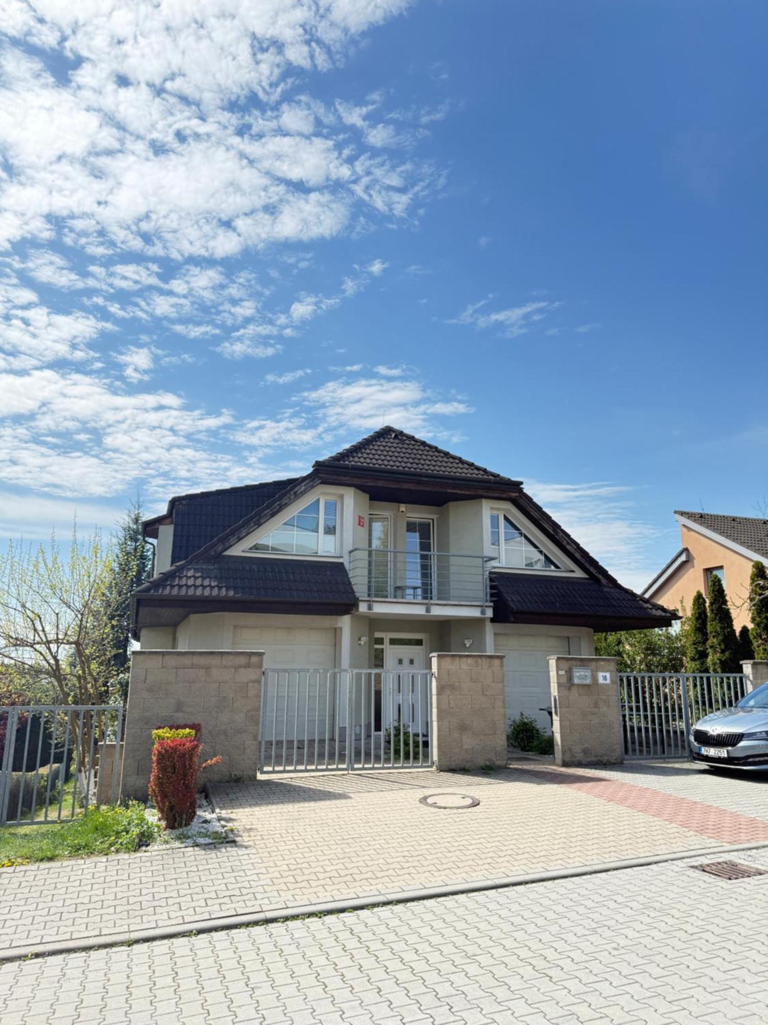Diamondvilla, 4 Bedroom Apartment, Garden & Spa プラハ エクステリア 写真