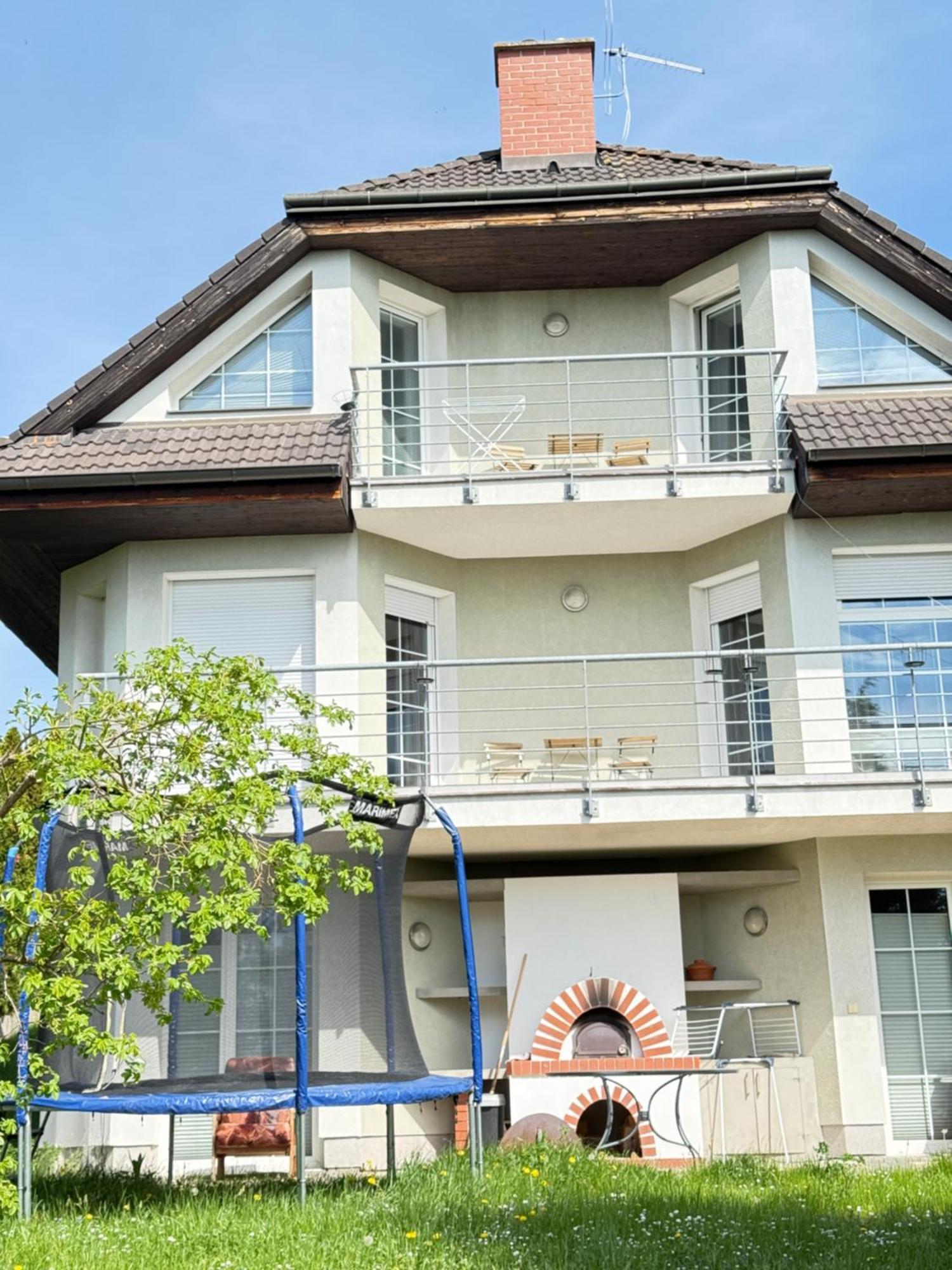 Diamondvilla, 4 Bedroom Apartment, Garden & Spa プラハ エクステリア 写真